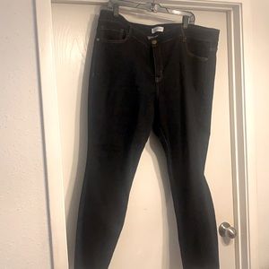 Mid-rise skinny jeans